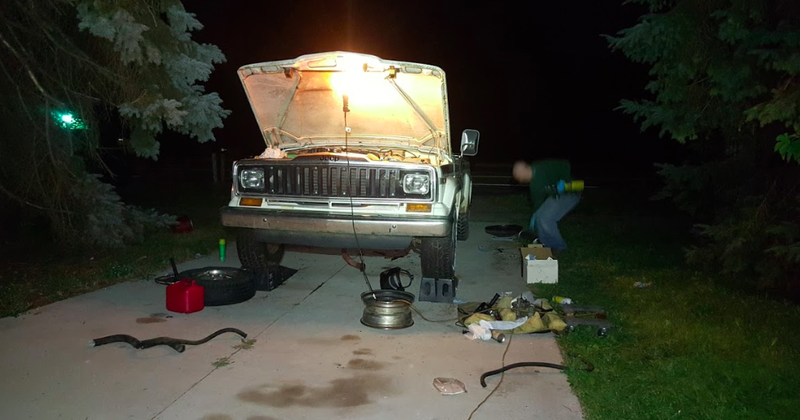 Illustration for article titled My $500 Postal Jeep Got Rammed By A Hummer H2 And Somehow I'm Still Alive